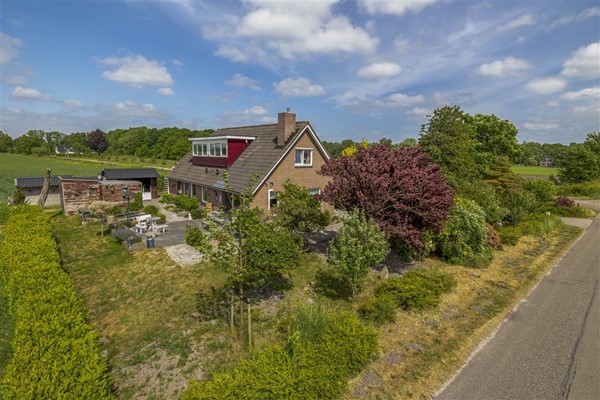 Te koop: Vrij gelegen met een schitterend uitzicht over landerijen en akkers !